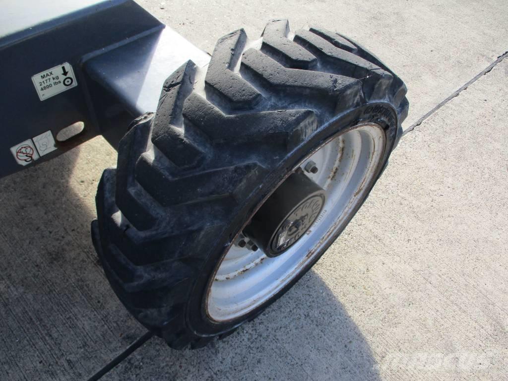 JLG 340 AJ (511) Kompaktní samohybné kloubové plošiny