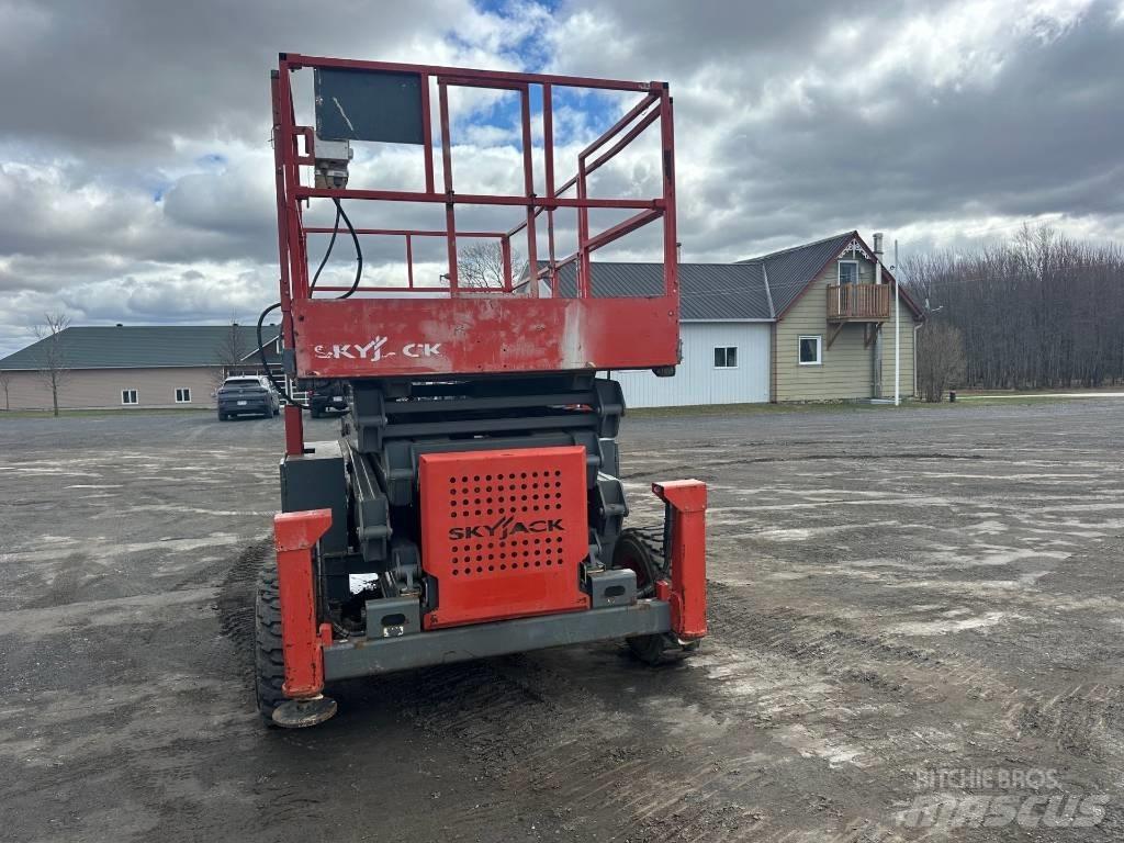 SkyJack SJ 8841 RT Nůžková zvedací plošina