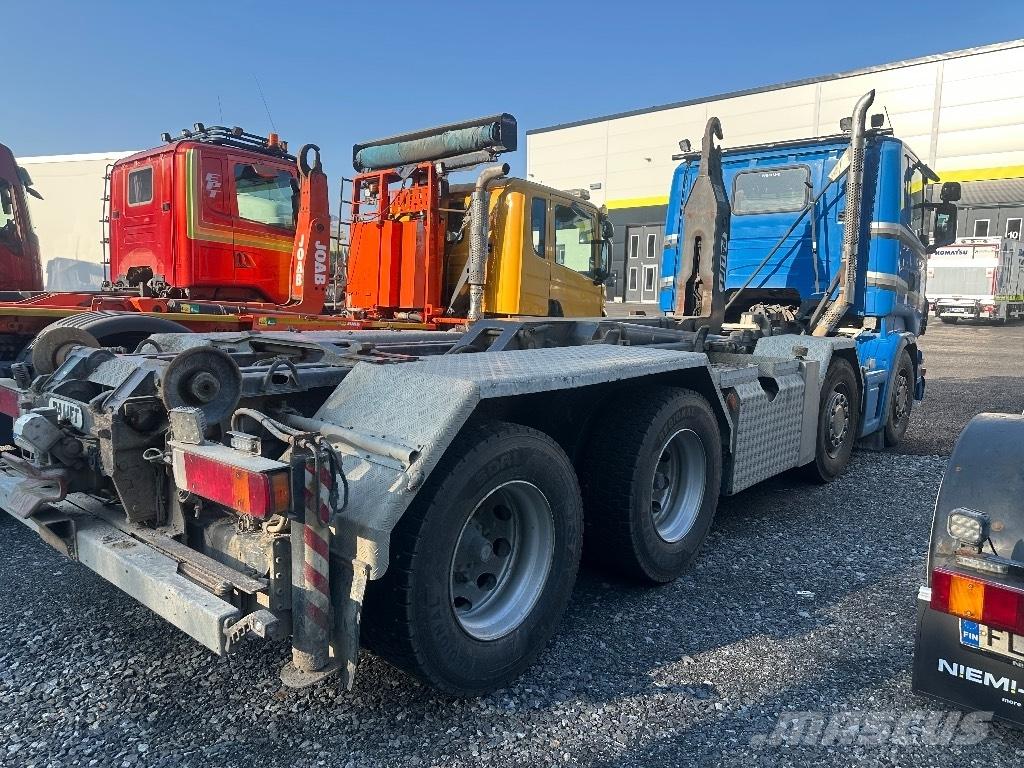 Scania R420 8X4/4 Hákový nosič kontejnerů
