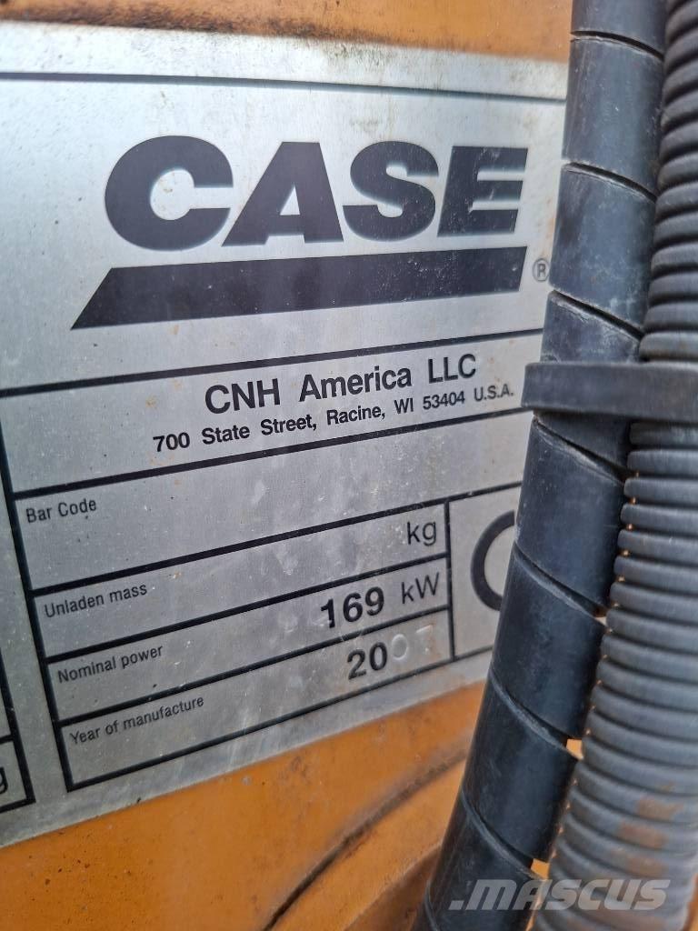 CASE 821 E Kolové nakladače