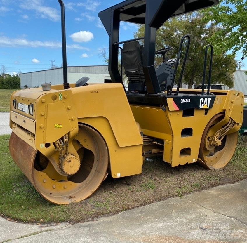 CAT CB 434 D Tandemové válce