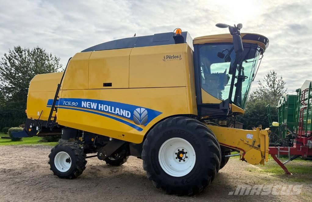 New Holland TC 5.90 Sklízecí mlátičky