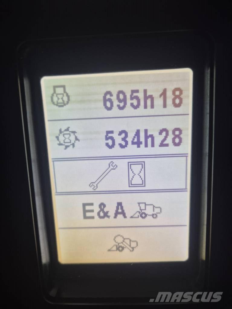 New Holland TC 5.90 Sklízecí mlátičky