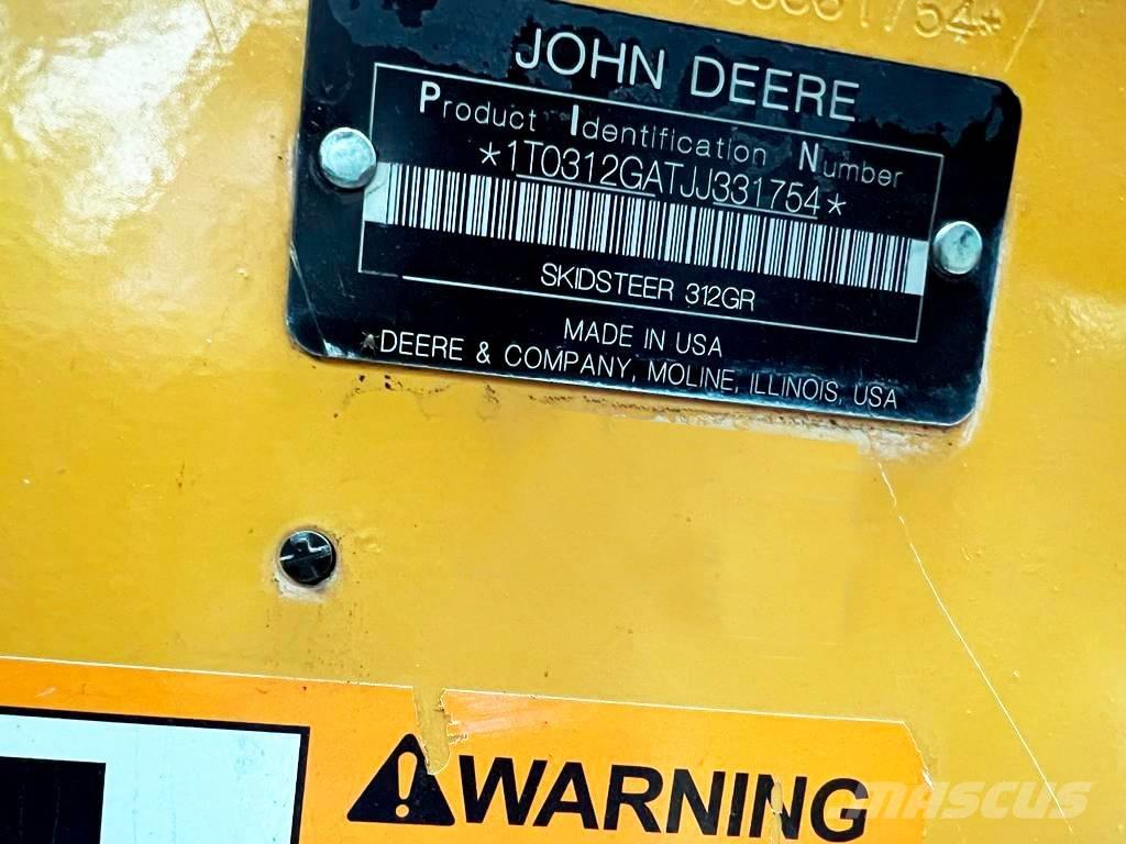 John Deere 312 Smykem řízené nakladače