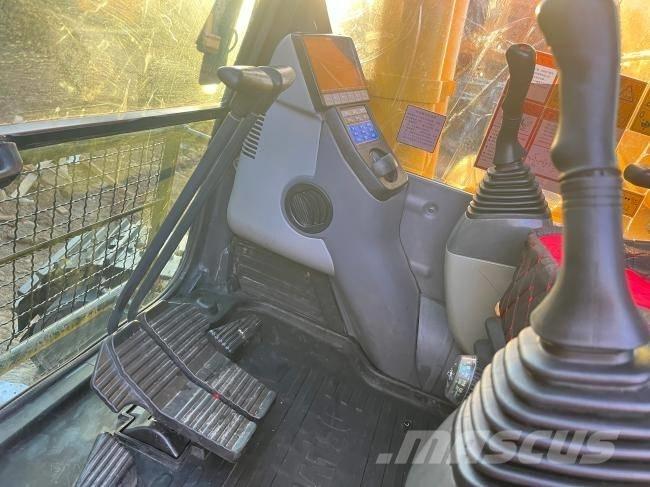 Komatsu PC 450 Pásová rýpadla