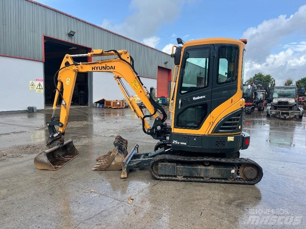 Hyundai R25Z-9 AK Mini rýpadla < 7t
