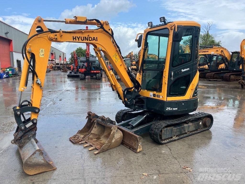 Hyundai R25Z-9 AK Mini rýpadla < 7t