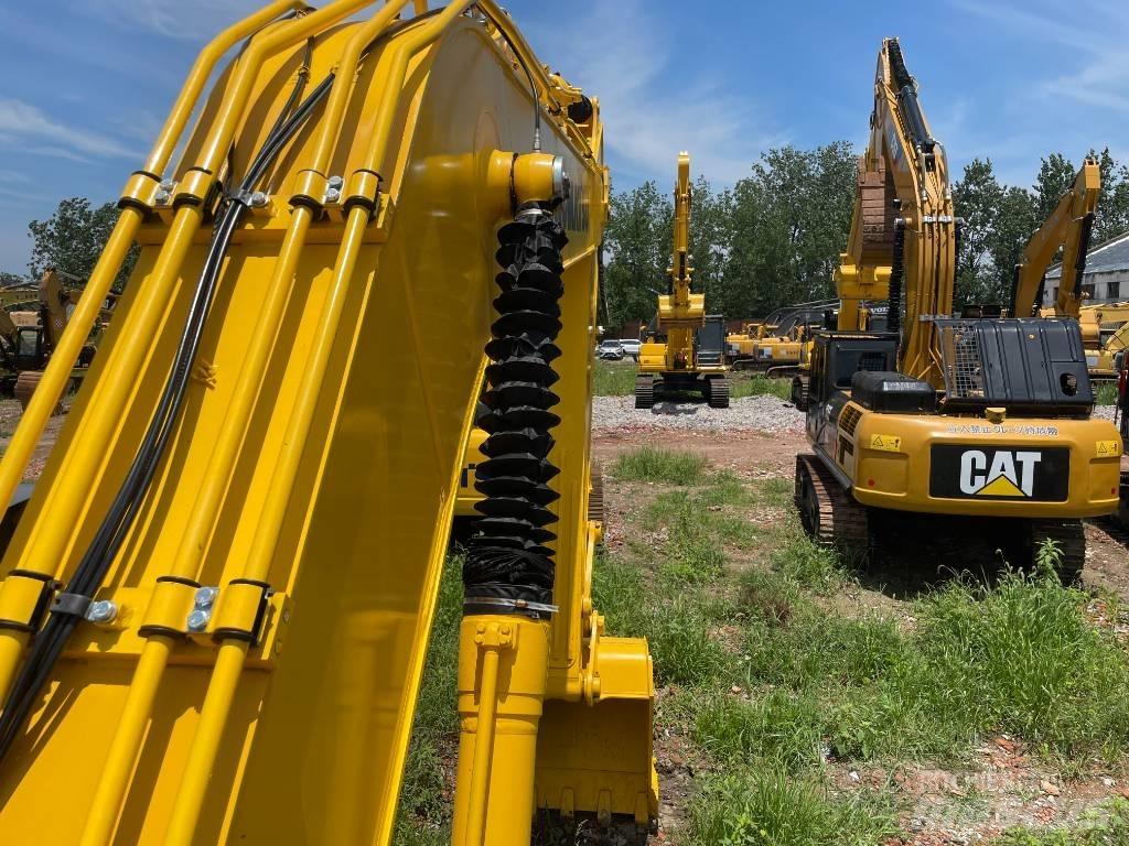 Komatsu PC 220 Pásová rýpadla