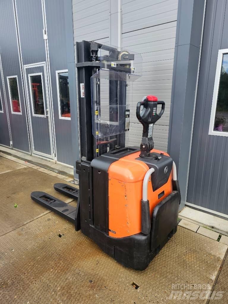 BT SPE 125 L 4150mm Ručně vedené vysokozdvižné vozíky