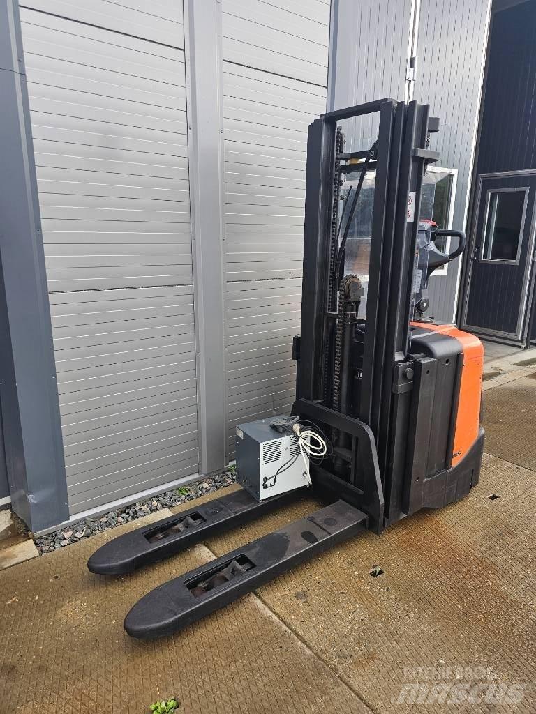 BT SPE 125 L 4150mm Ručně vedené vysokozdvižné vozíky