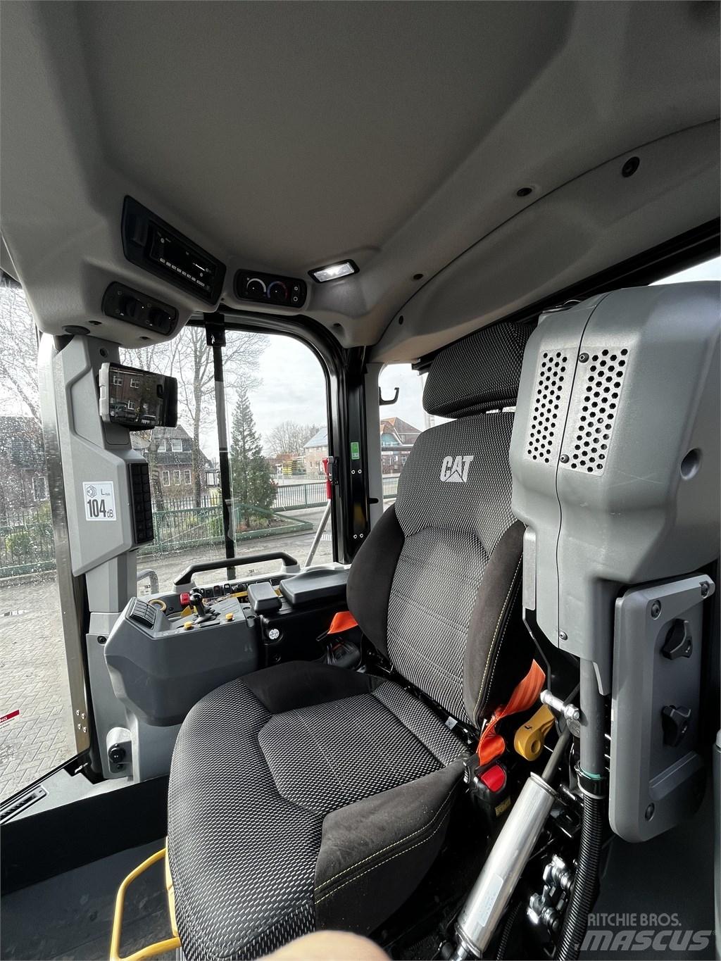 CAT 962 Kolové nakladače