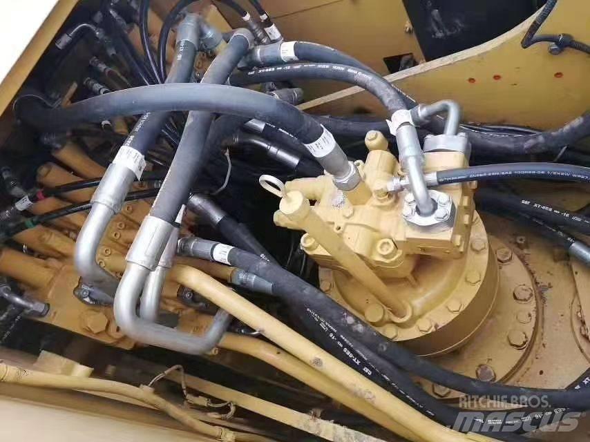 CAT 320 D Pásová rýpadla