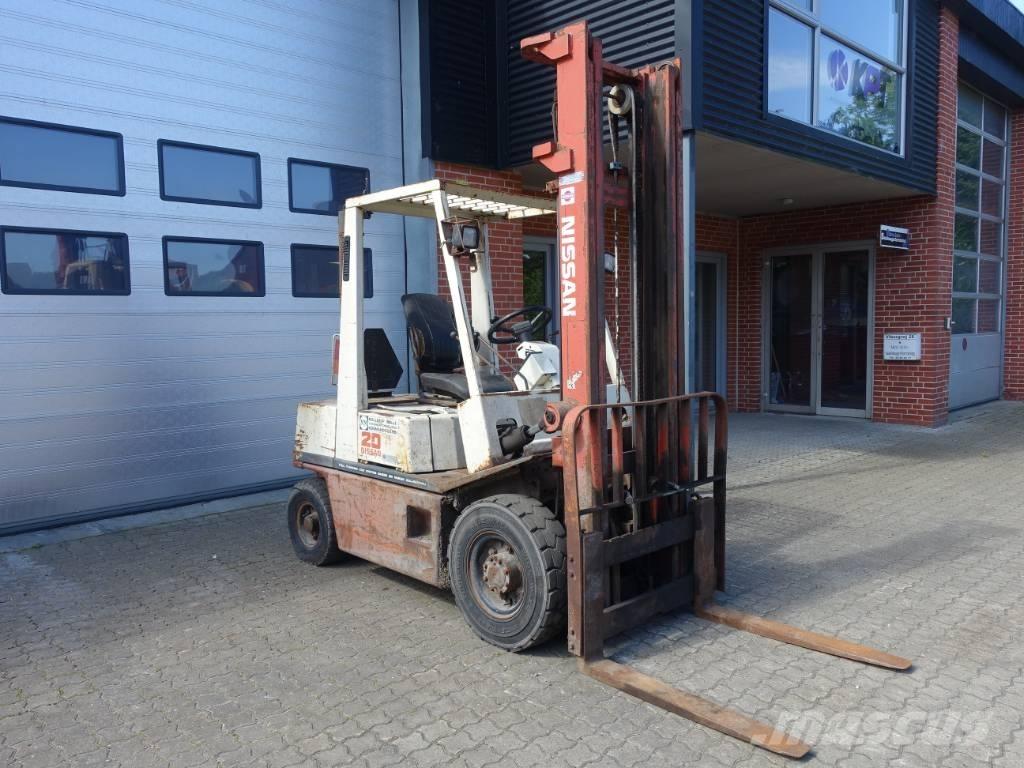 Nissan EH 02 A 20U Dieselové vozíky