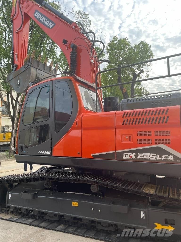 Doosan DX 225 Midi rýpadla 7t - 12t