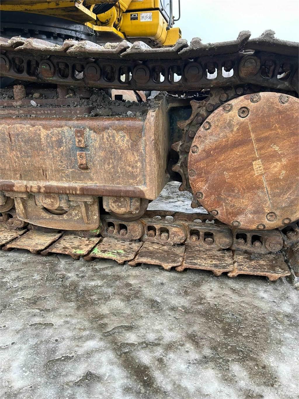 Komatsu PC490LC-11 Pásová rýpadla