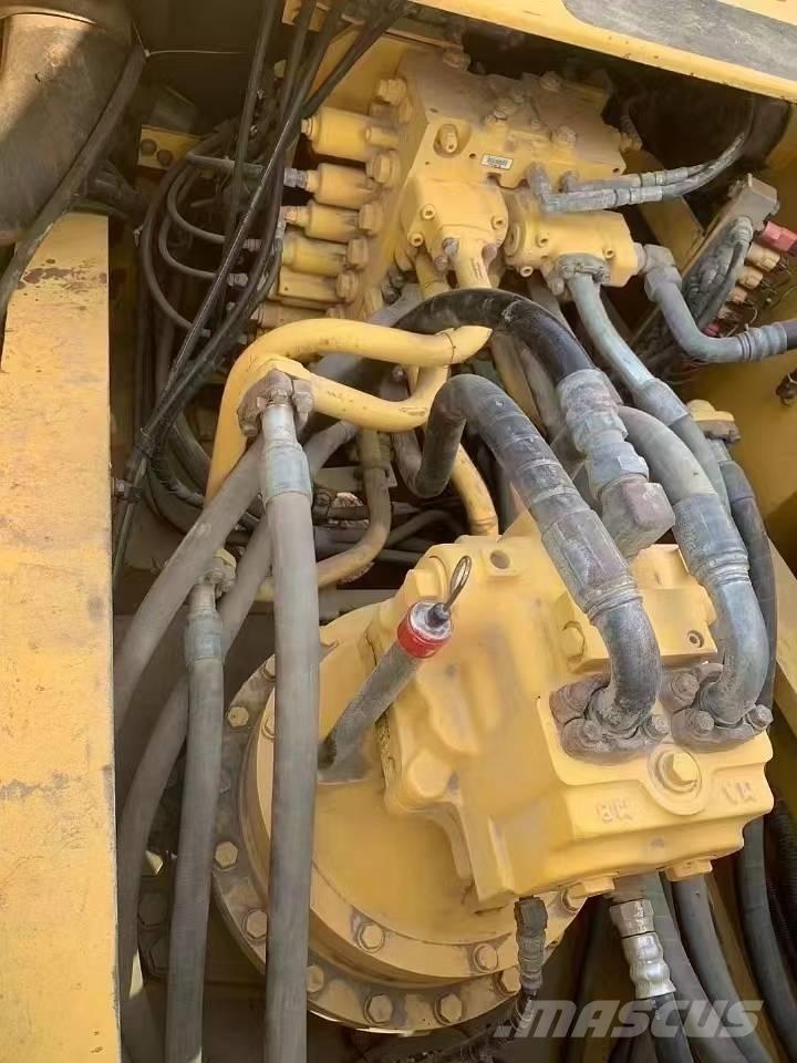 Komatsu PC 360 Pásová rýpadla