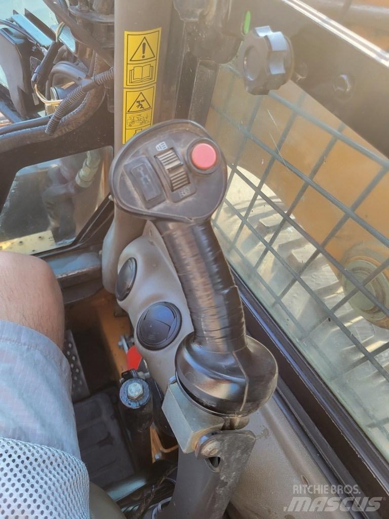 CASE SR 250 Smykem řízené nakladače