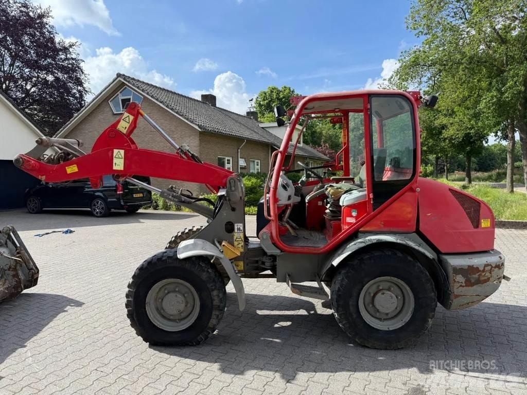 Komatsu WA70-5 Kolové nakladače