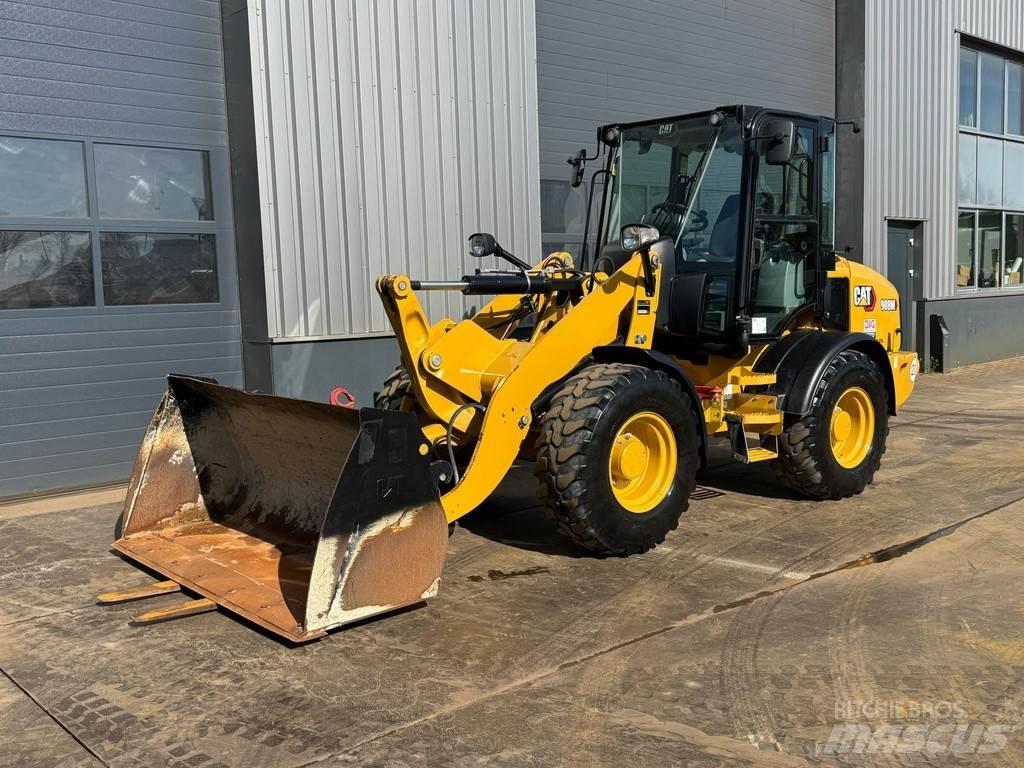 CAT 908M Kolové nakladače