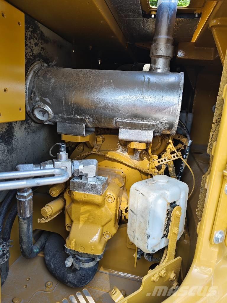 CAT 310 Pásová rýpadla