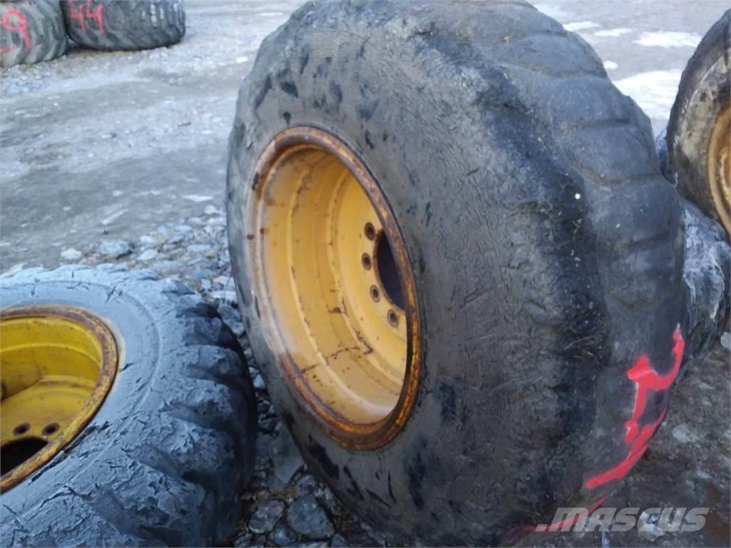 LS 17,5x25 Pneumatiky, kola a ráfky