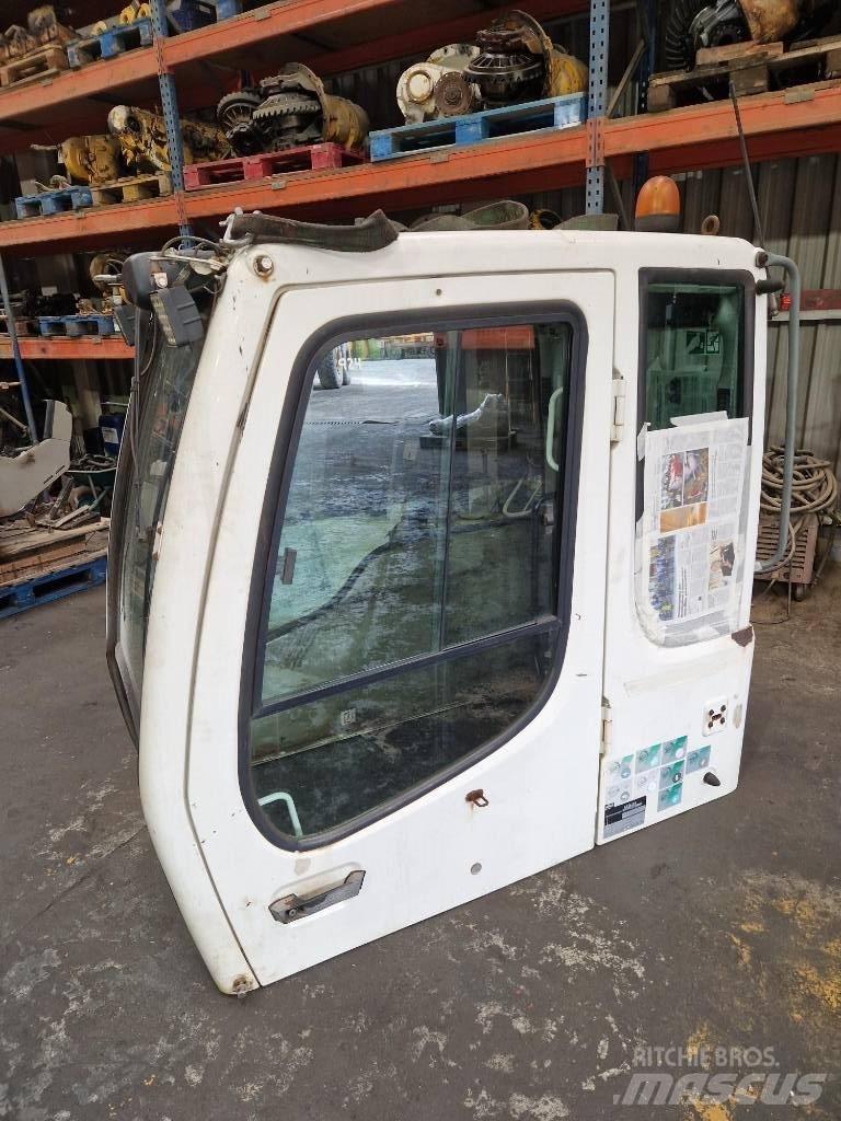 Liebherr A 904 C Kabiny a interiér