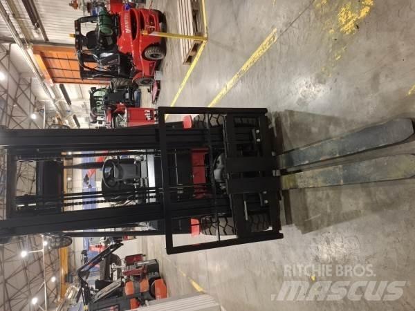 Manitou MI25D Terénní vysokozdvižné vozíky