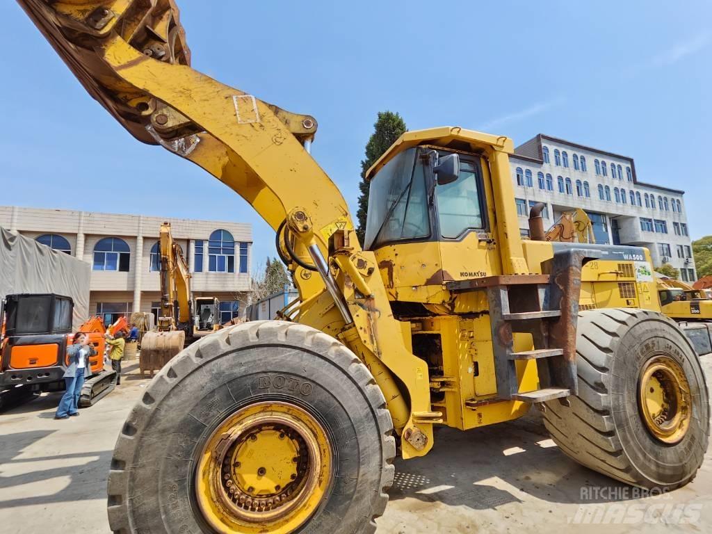 Komatsu WA 500 Kolové nakladače