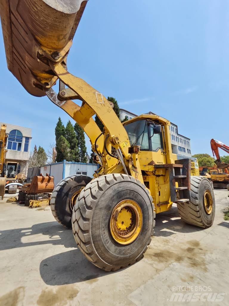 Komatsu WA 500 Kolové nakladače