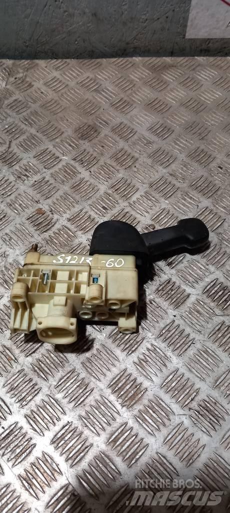 Scania R440  1882115 Kabiny a interiér