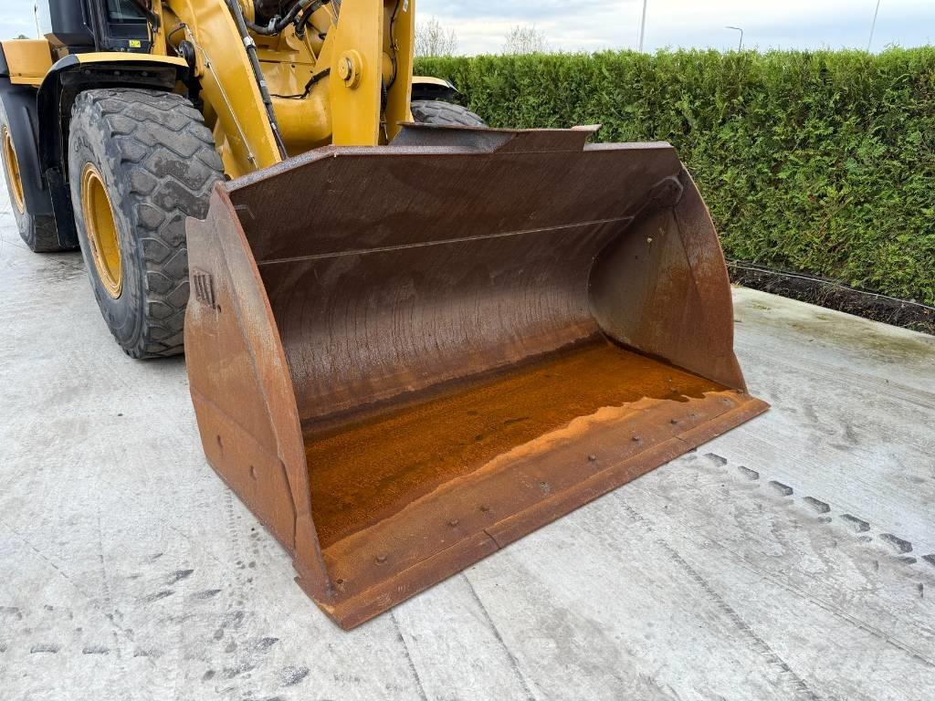 CAT 930 M Kolové nakladače