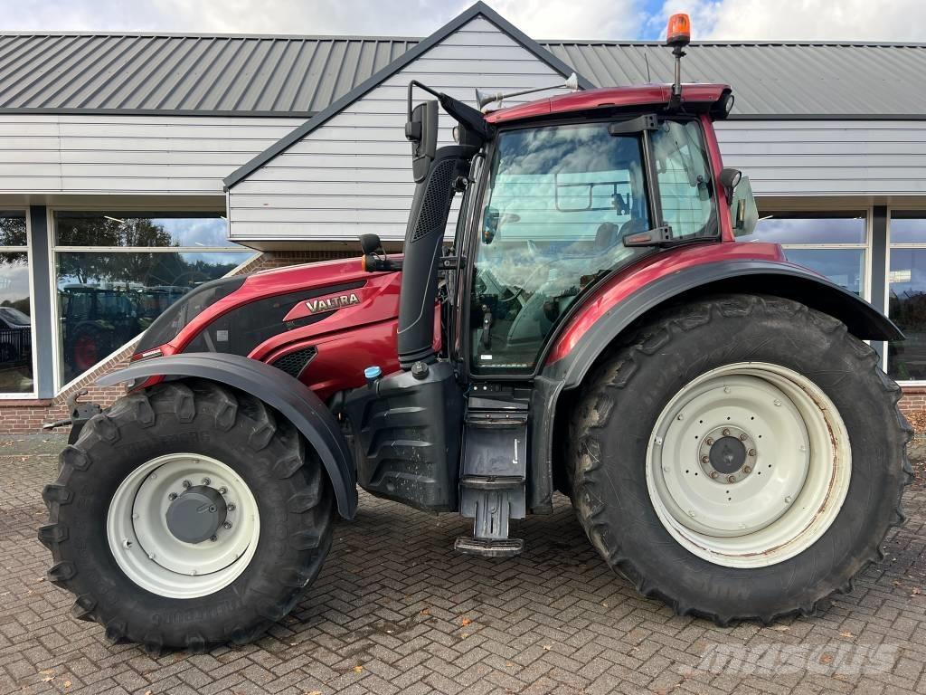Valtra T 174 Versu Traktory