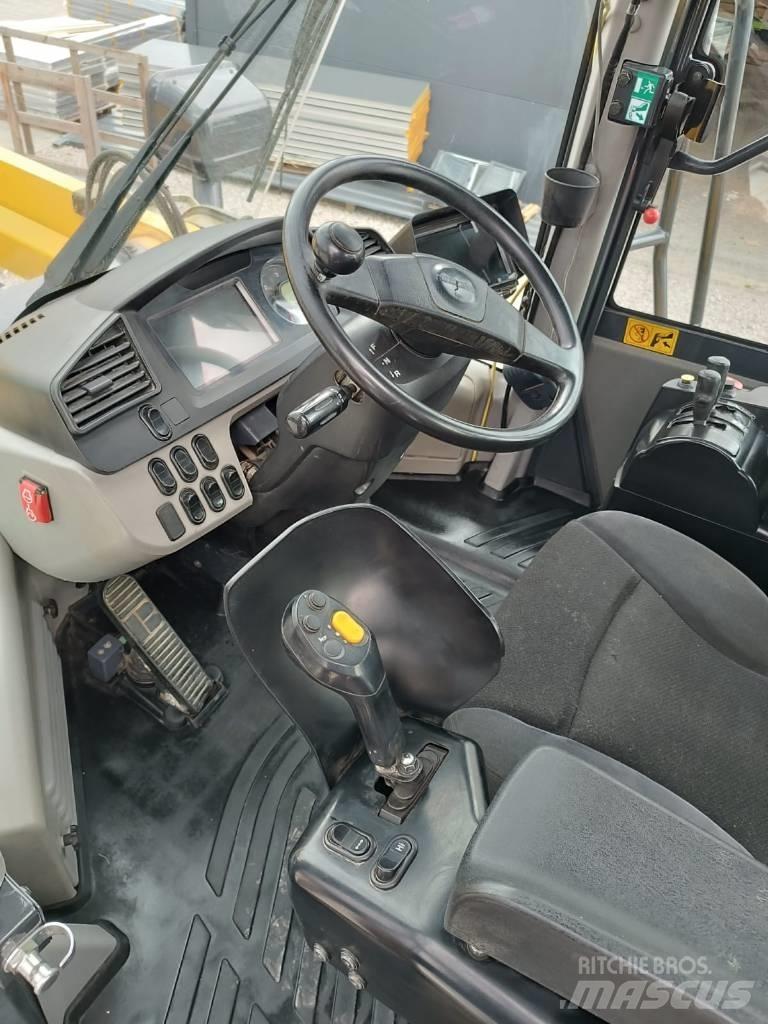 Komatsu WA 500 Kolové nakladače