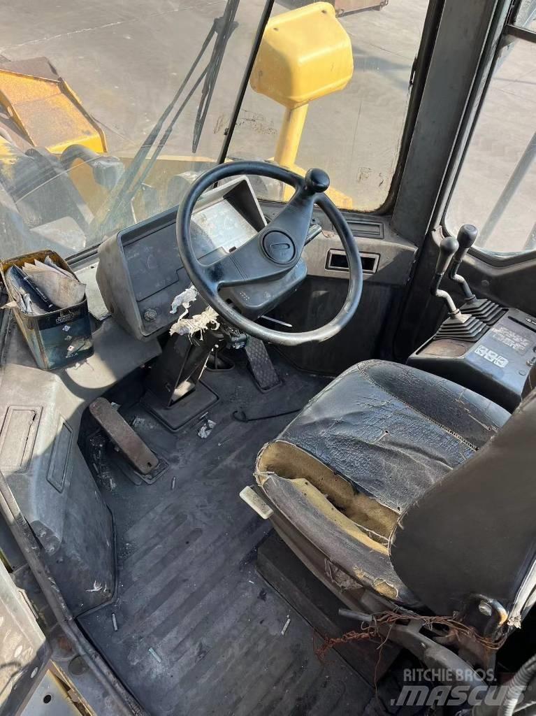 Komatsu WA 470 Kolové nakladače
