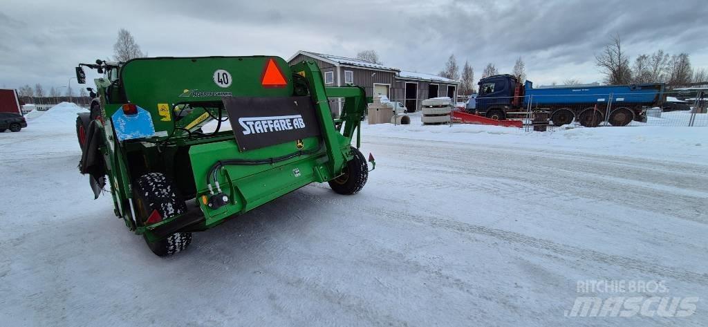 John Deere 835 Kondicionér žacího stroje