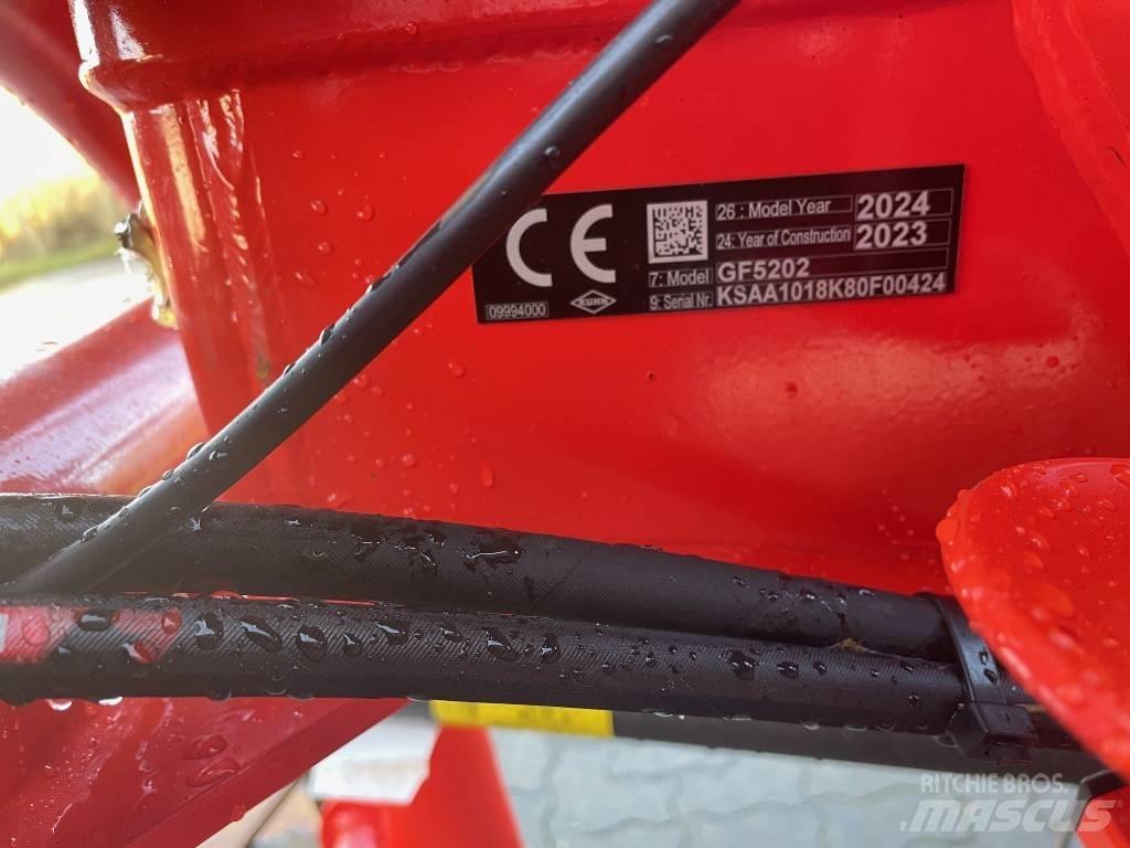 Kuhn GF5202 Obraceče a shrabovače sena