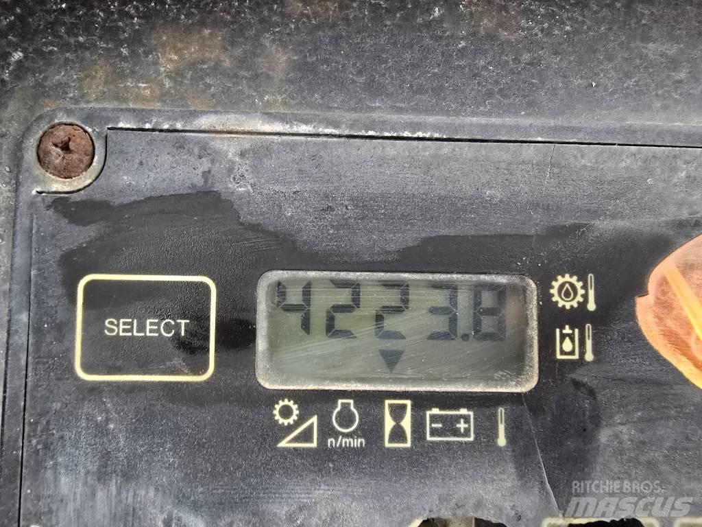 DEERE 450J Pásové dozery