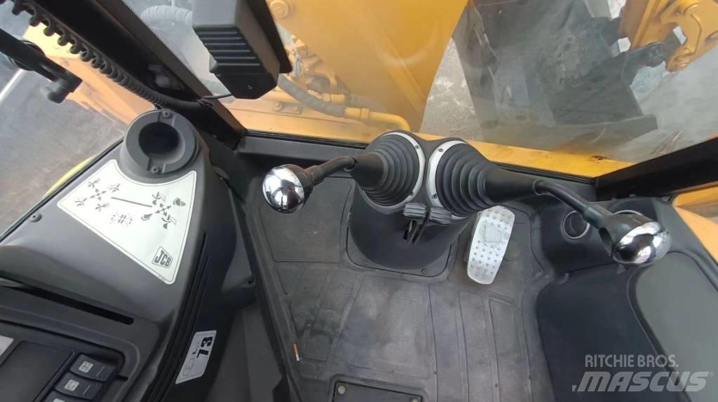JCB 3 CX Kolové nakladače