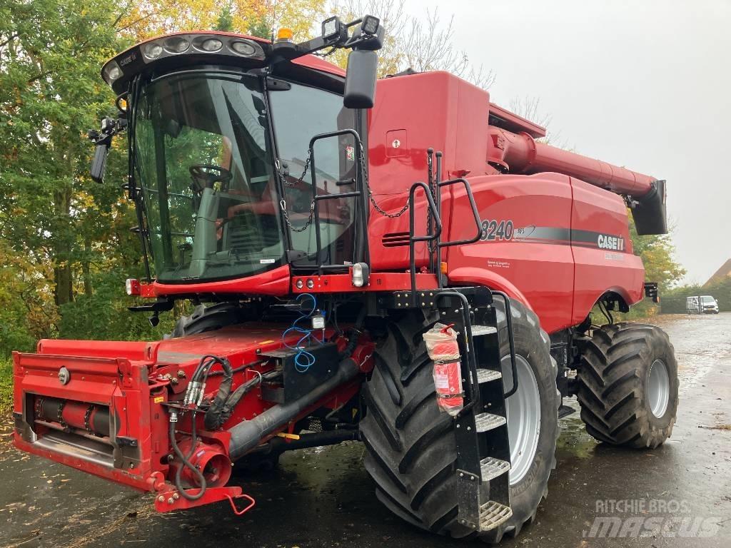 Case IH Axial 8240 Sklízecí mlátičky