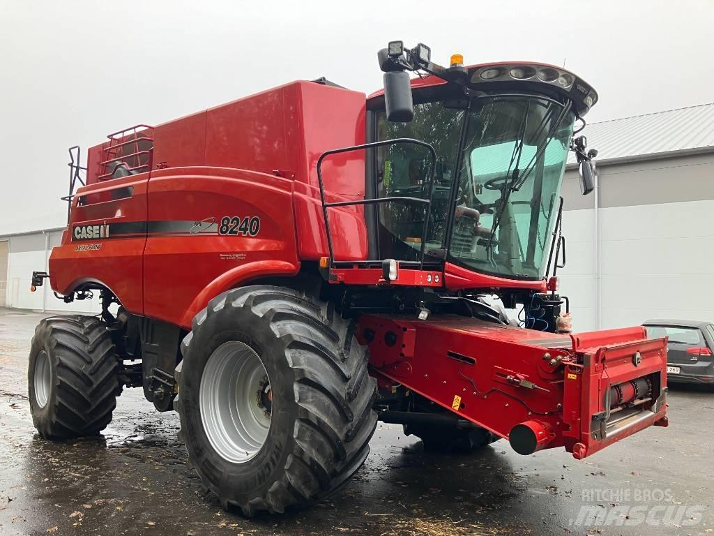 Case IH Axial 8240 Sklízecí mlátičky