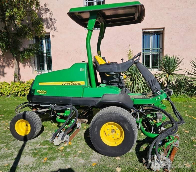 John Deere 7500 A Sekačky fervejí