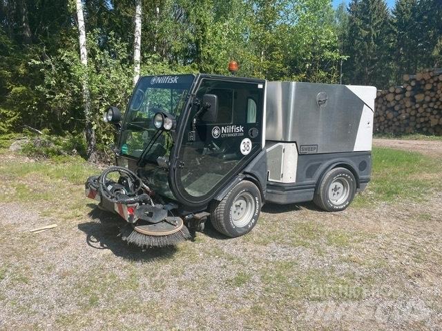 Nilfisk CR 3500 Zametací stroje