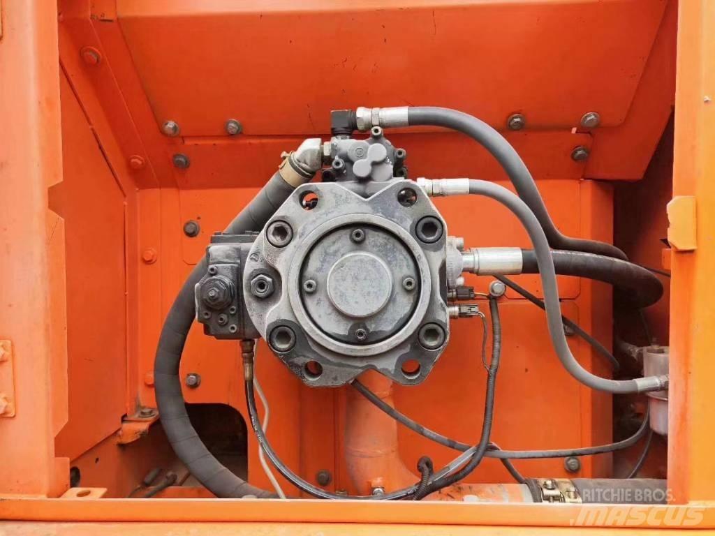 Doosan DX 300 LC Pásová rýpadla