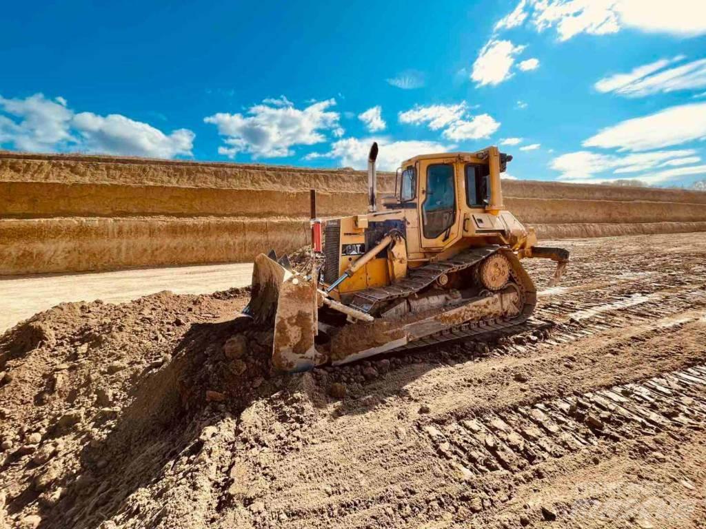 CAT D 5 H Pásové dozery
