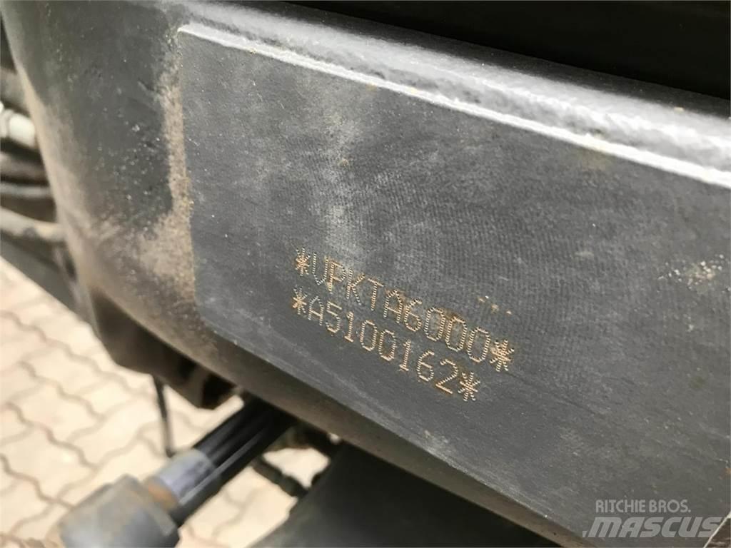 CLAAS Axion 870 Traktory