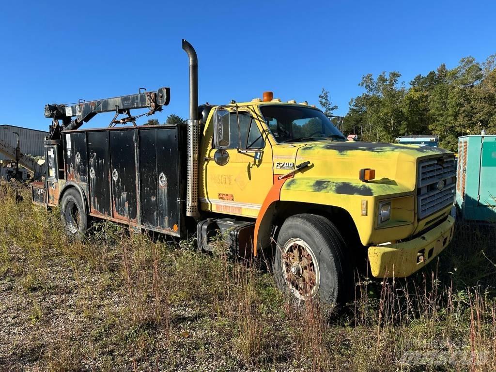 Ford F700 Komunální / Multi-užitková vozidla