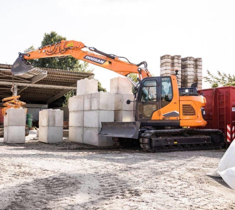 Develon DX140LCR-7 Pásová rýpadla
