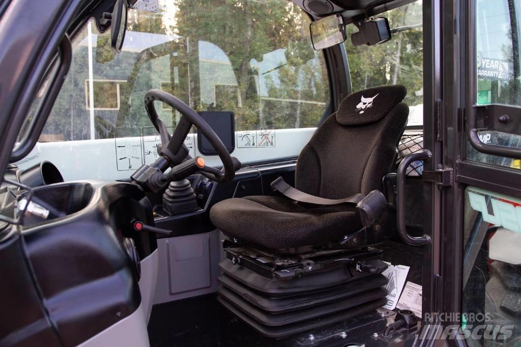 Bobcat T 40 Teleskopické manipulátory