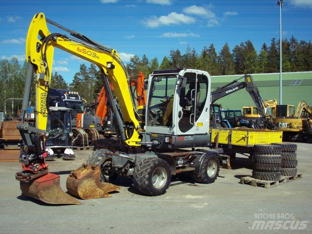 Neuson 6503-2 30Km/h Kolová rýpadla