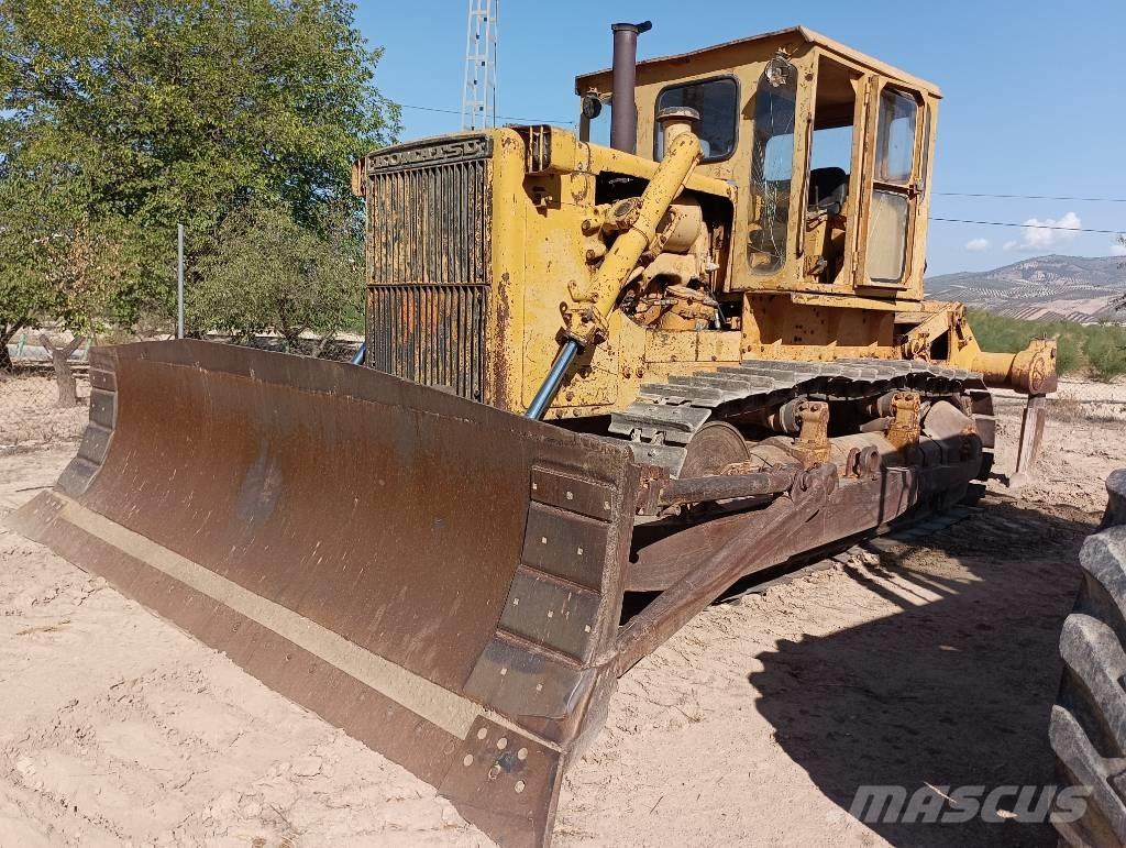 Komatsu D 85 A-12 Pásové dozery